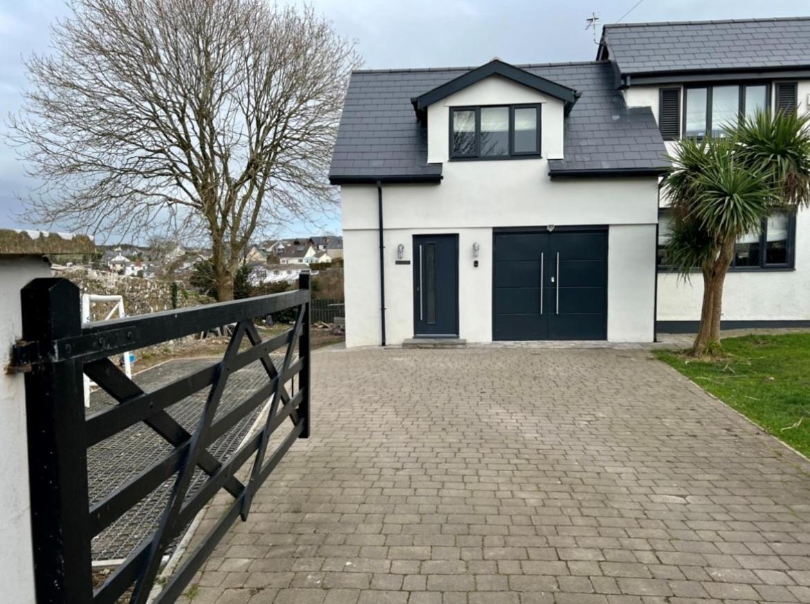 Orchard Lodge -Coastal Retreat, New Build, Village Views, Private Garden And Terrace Saint Brides Major Exterior foto